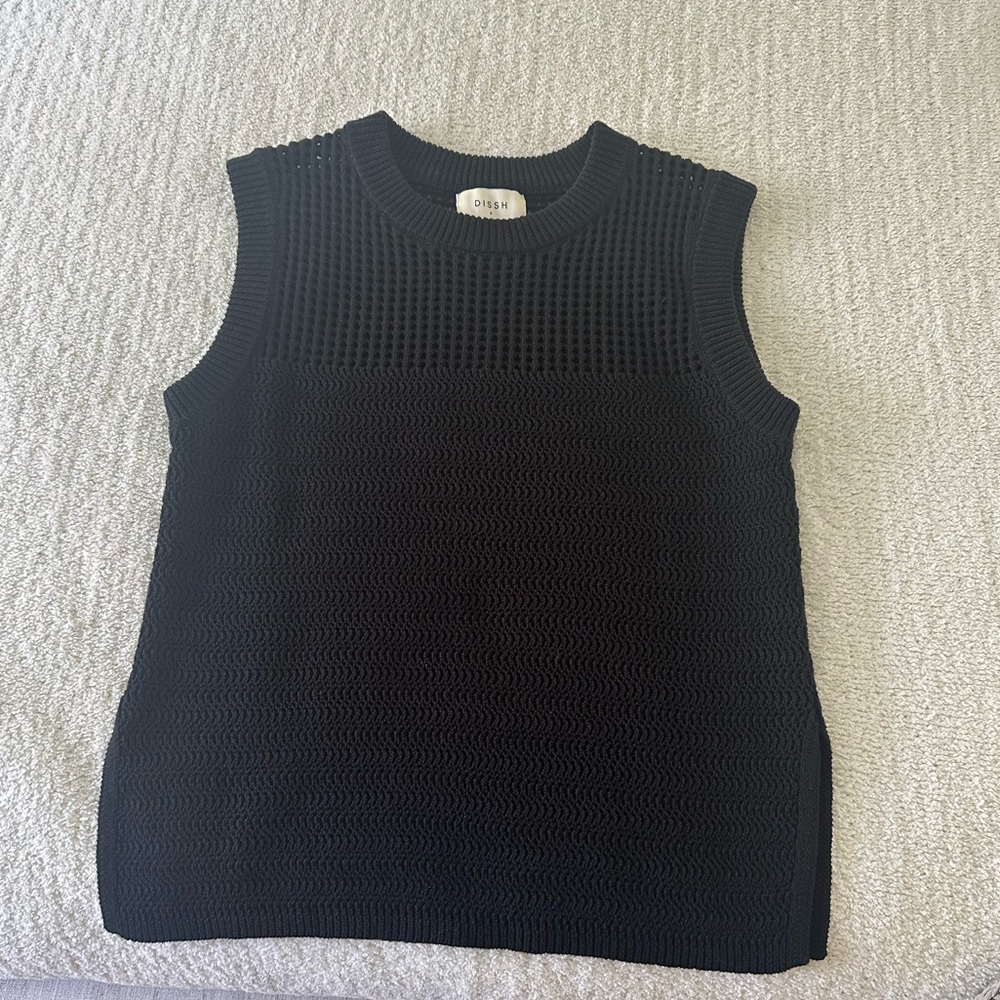 DISSH sleeveless sweater top